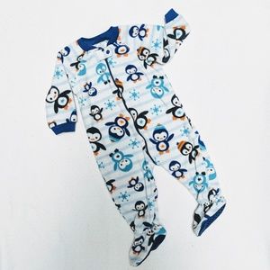 🐧2 for $10 Penguin footie jammies- size 9-12mo